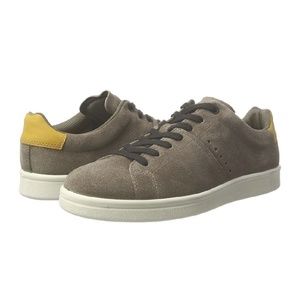 Barely used Men Ecco shoes 9